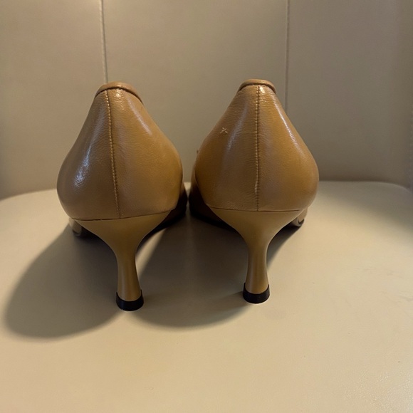 Stuart Weitzman Tan Leather Heels - Picture 5 of 9